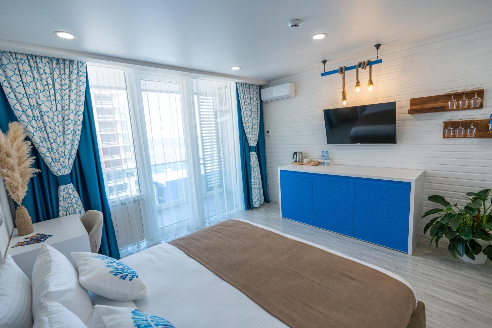 Seagull Beachfront Boutique Hotel Batumi Room photo